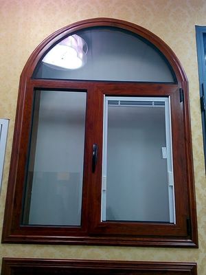 Le grain en bois a peint la conception commerciale en aluminium de fenêtre d'auvent de tour d'inclinaison de Windows