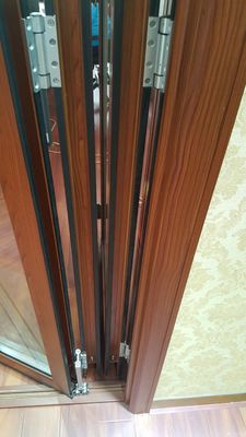 Grain en bois gâché de Bi d'Outerior de portes en aluminium insonorisées de pli peint